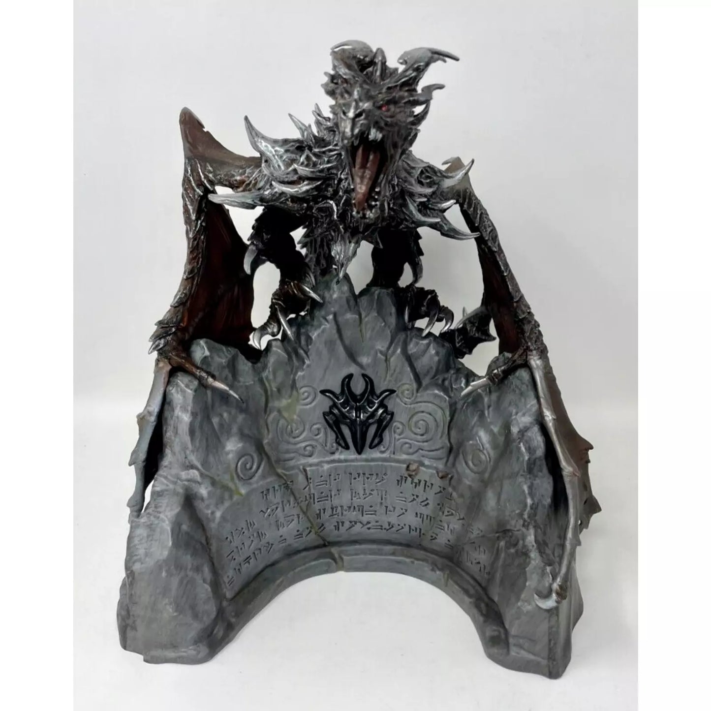 SKYRIM ALDUIN DRAGON STATUE WITH BASE/BOX/INSERTS/PLASTIC BAG